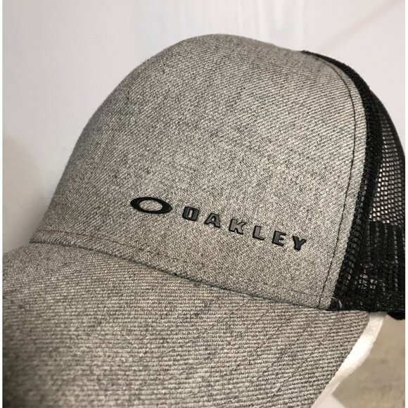 Oakley Hat Mens Heathered Gray & Black Snapback Trucker Mesh Back Adjustable - Picture 2 of 9